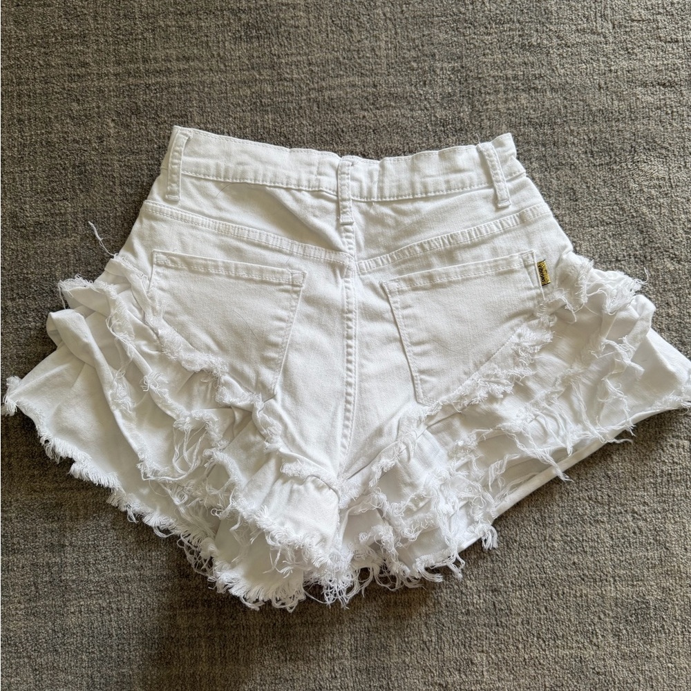 Vibrant White Ruffled High Rise Denim Shorts - Picture 3 of 4